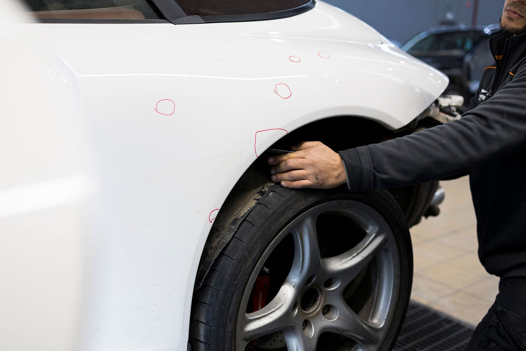 Astuce de PRO  Le débosselage sans peinture avant les travaux de  carrosserie